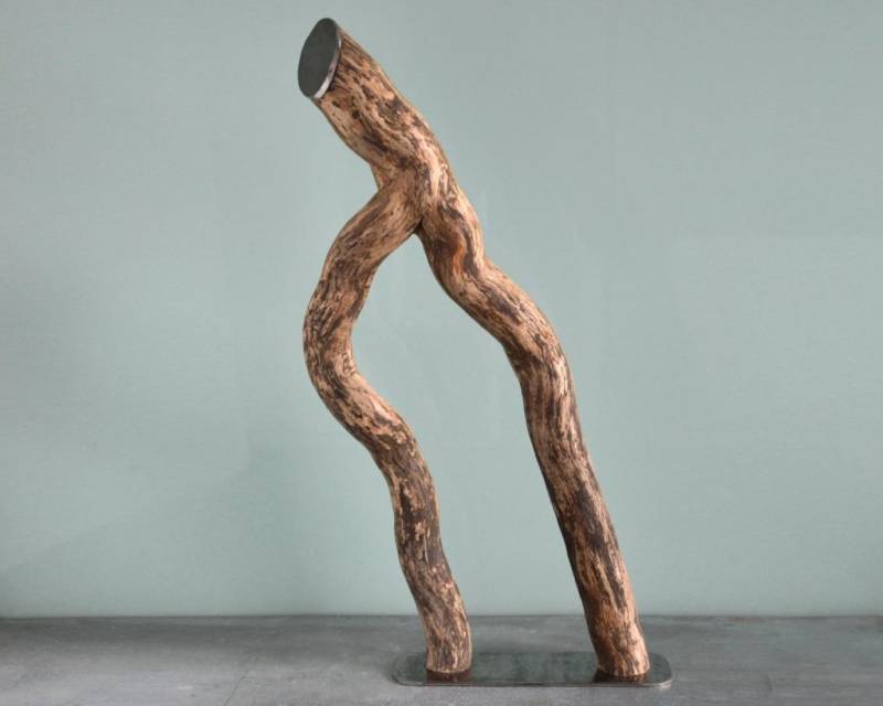 Sculpture naturelle en bois brut de l'artiste et sculpteur français Frédéric Ansermet.