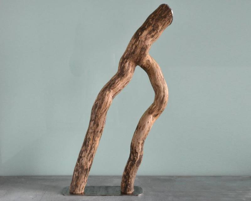 Sculpture naturelle en bois brut de l'artiste et sculpteur français Frédéric Ansermet.