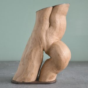 Sculpture naturelle en bois brut de l'artiste et sculpteur français Frédéric Ansermet.