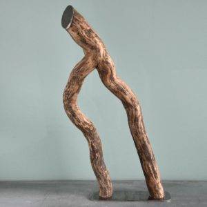 Sculpture naturelle en bois brut de l'artiste et sculpteur français Frédéric Ansermet.