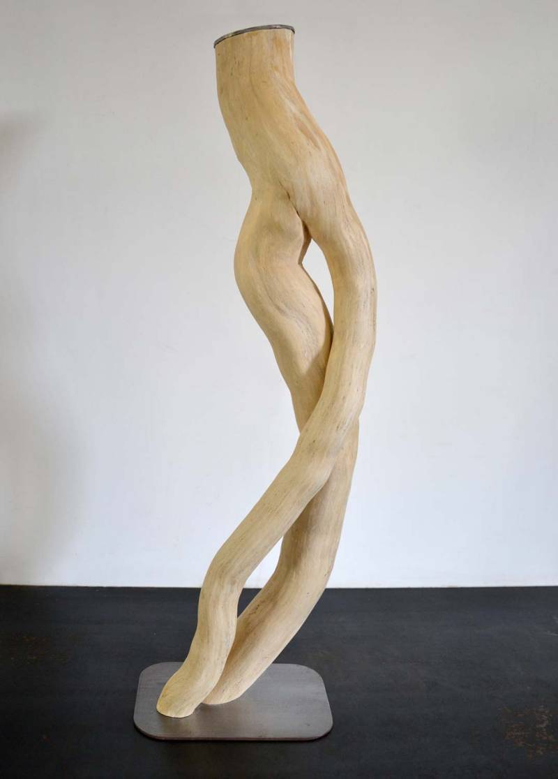 Sculpture naturelle en bois brut de l'artiste et sculpteur français Frédéric Ansermet.