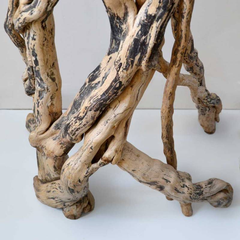 Lampadaire en bois flotté, design brut et naturel par le sculpteur et artiste français Frédéric Ansermet