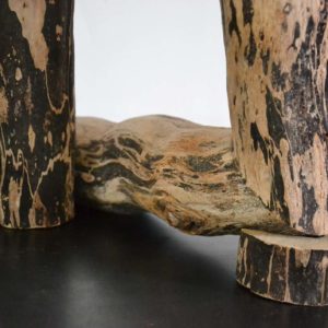 Luminaire en bois flotté, design brut et naturel par le sculpteur et artiste français Frédéric Ansermet