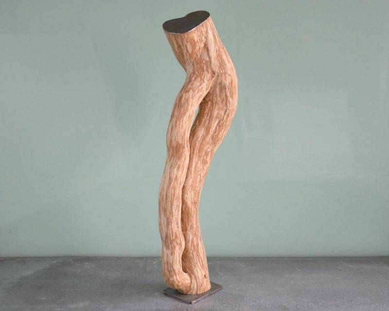 Sculpture en bois brut de l'artiste et sculpteur français Frédéric Ansermet.