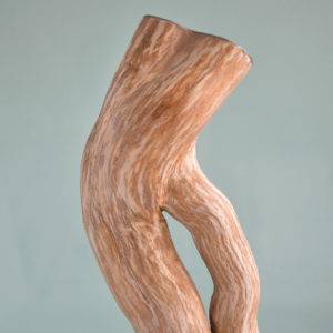 Sculpture en bois brut de l'artiste et sculpteur français Frédéric Ansermet.