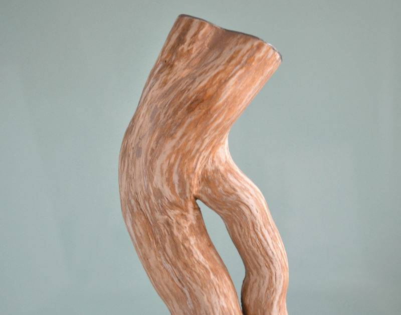 Sculpture en bois brut de l'artiste et sculpteur français Frédéric Ansermet.