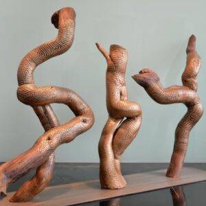 sculptures bois brut, par l’artiste français Frédéric Ansermet