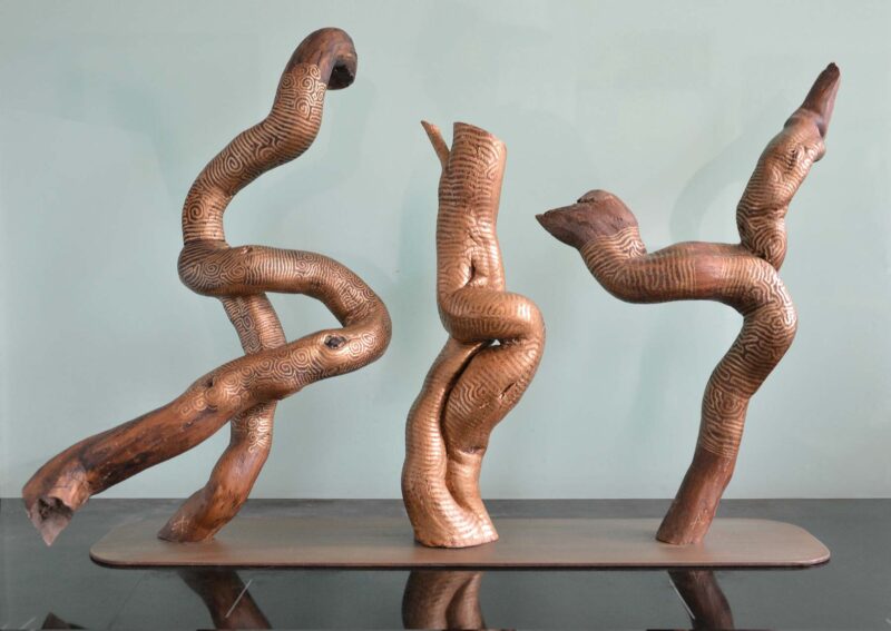 Sculpture bois flotté peint, par l’artiste français Frédéric Ansermet