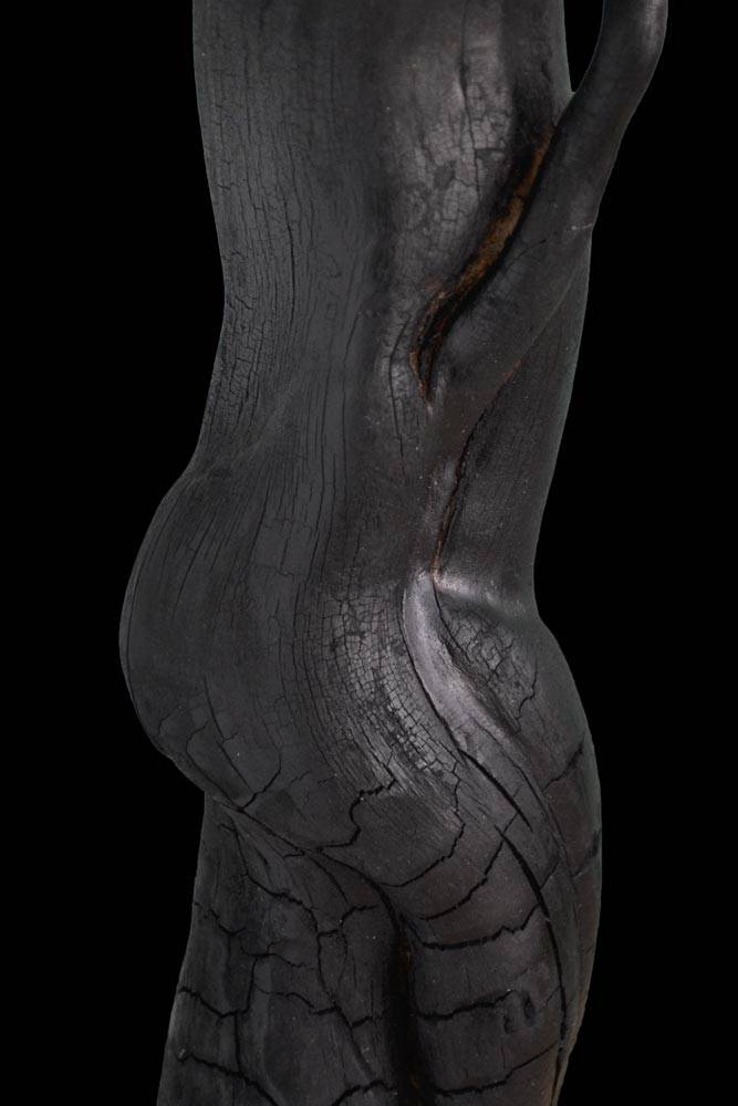 Sculpture en bois brulé, petit format