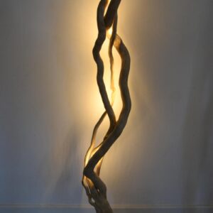 Luminaire LED en bois brut, bois flotté naturel par le sculpteur et artiste français Frédéric Ansermet
