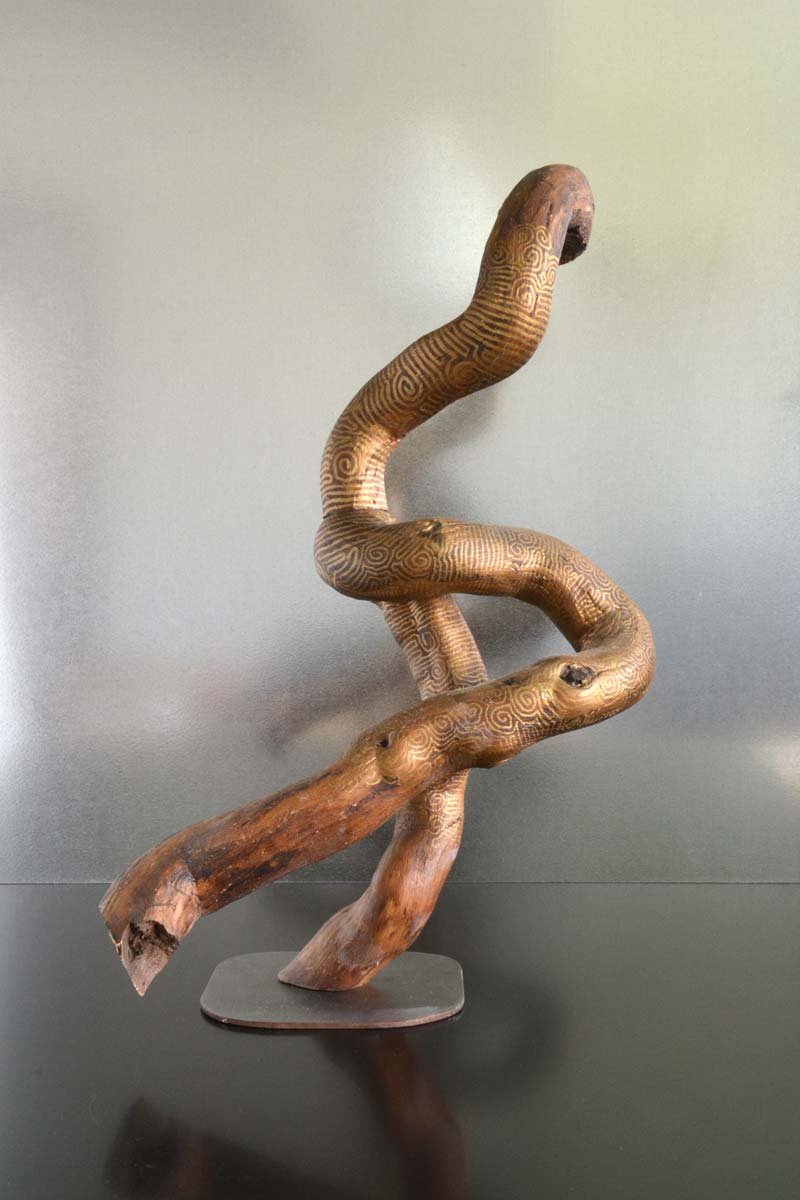sculpture bois flotté, bois peint par l’artiste français Frédéric Ansermet