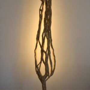 Luminaire LED en bois brut, bois flotté naturel par le sculpteur et artiste français Frédéric Ansermet