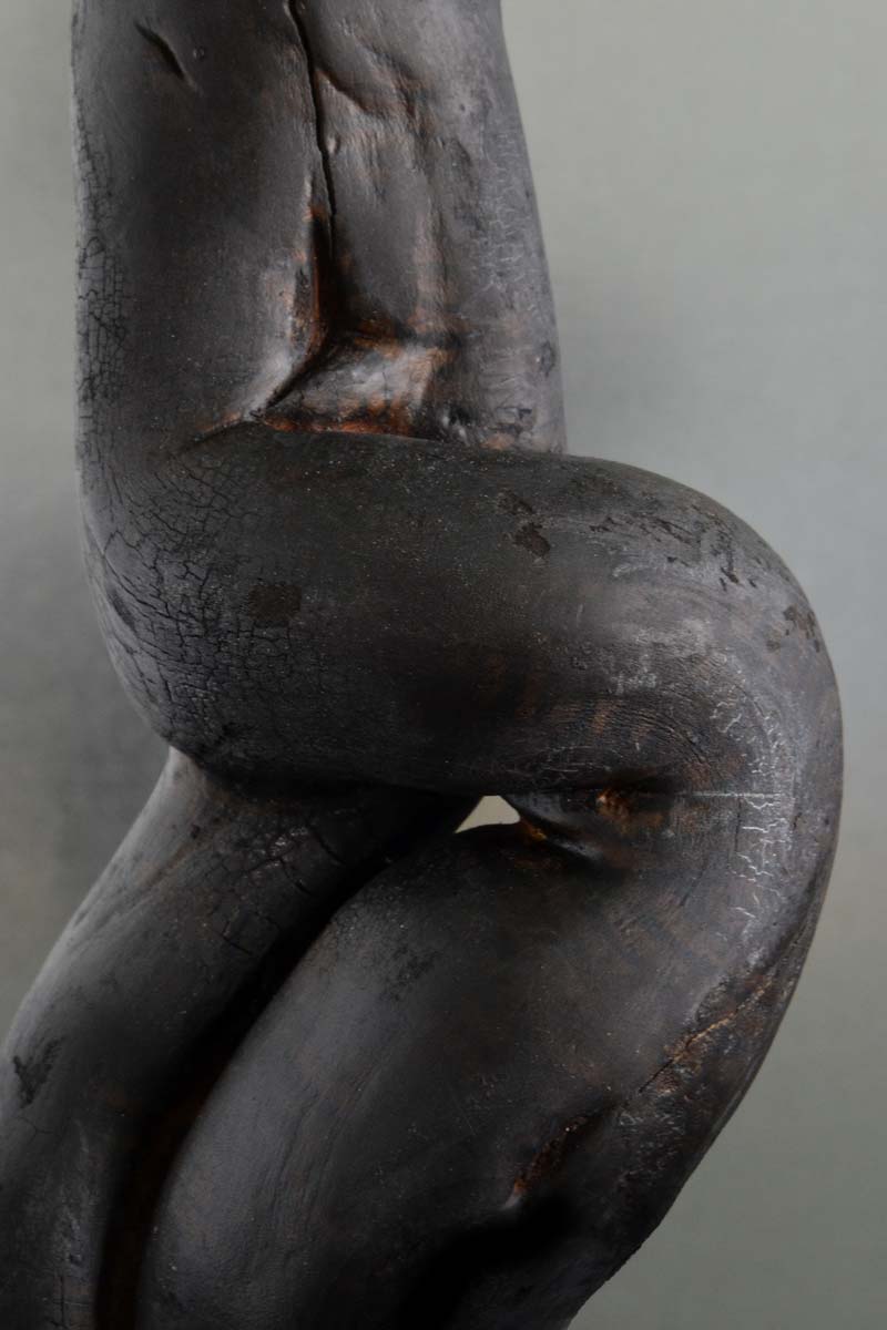 Sculpture en bois brulé par l'artiste Frédéric Ansermet.