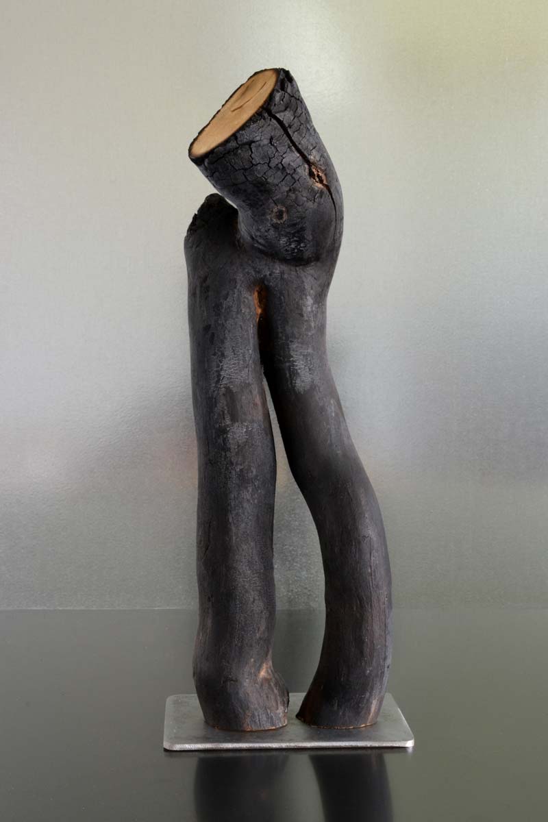 Sculpture en bois brulé par l'artiste Frédéric Ansermet.