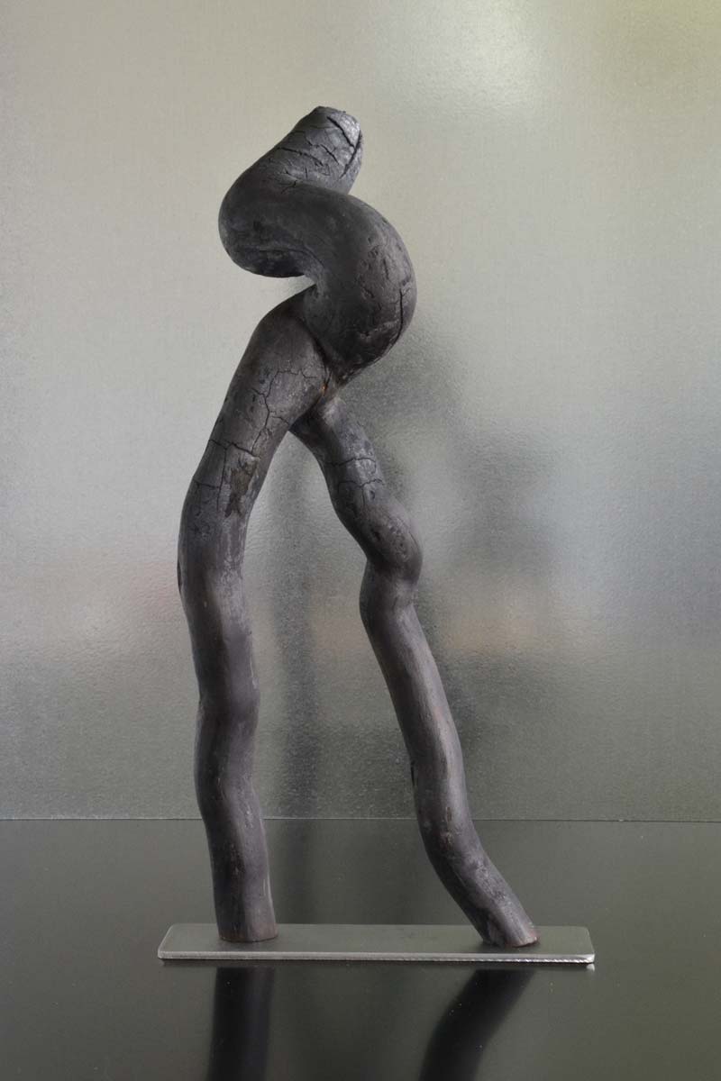 Sculpture en bois brulé par l'artiste Frédéric Ansermet.