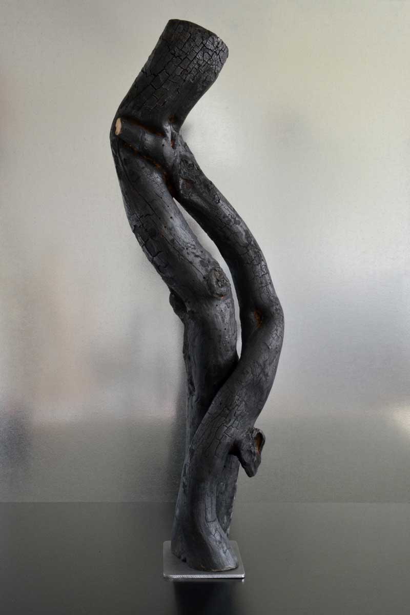 Sculpture en bois brulé par l'artiste Frédéric Ansermet.