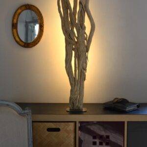 Luminaire LED en bois brut et naturel par le sculpteur et artiste français Frédéric Ansermet
