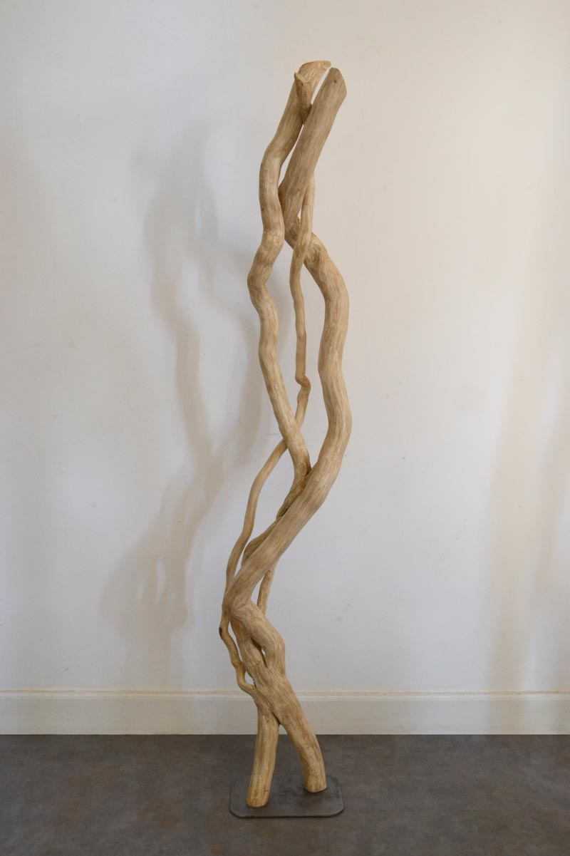 Luminaire LED en bois brut, bois flotté naturel par le sculpteur et artiste français Frédéric Ansermet