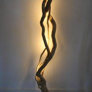 Luminaire LED en bois brut, bois flotté naturel par le sculpteur et artiste français Frédéric Ansermet