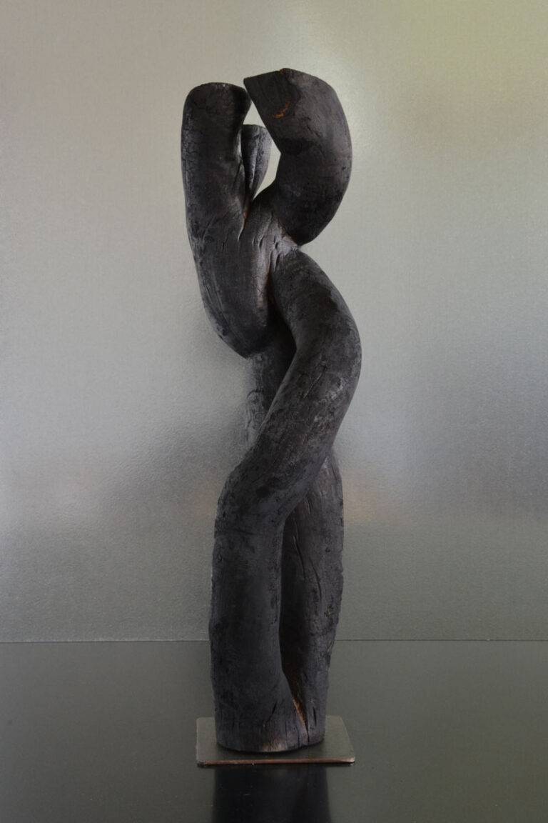 Sculpture en bois brulé par l'artiste Frédéric Ansermet.