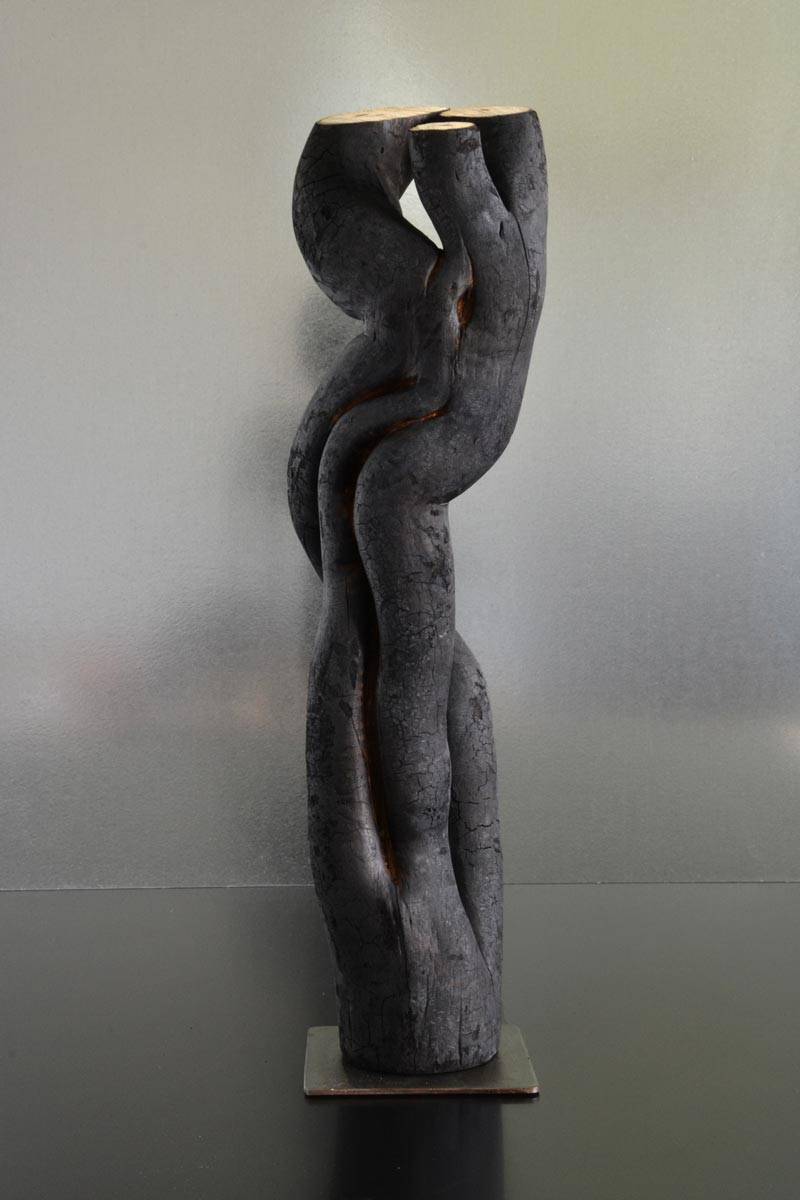 Sculpture en bois brulé par l'artiste Frédéric Ansermet.