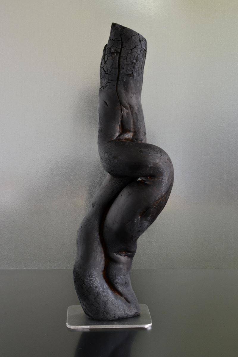 Sculpture en bois brulé par l'artiste Frédéric Ansermet.