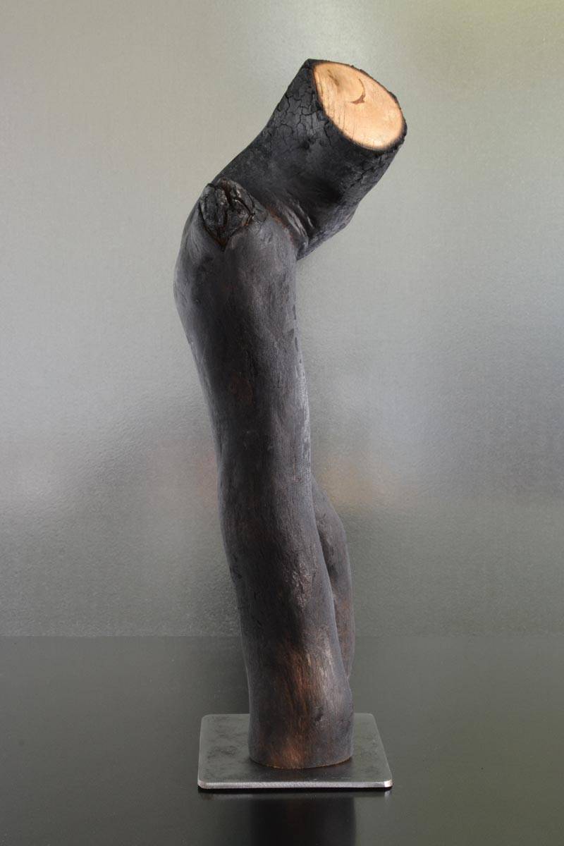 Sculpture en bois brulé par l'artiste Frédéric Ansermet.