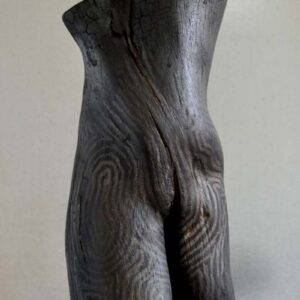 Sculpture en bois brulé par l'artiste Frédéric Ansermet.