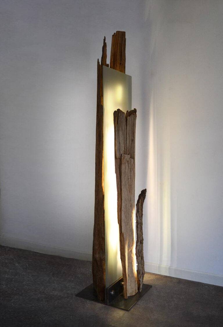 Sculpture-Bois de chêne incrusté de LED, verre dépoli, socle acier