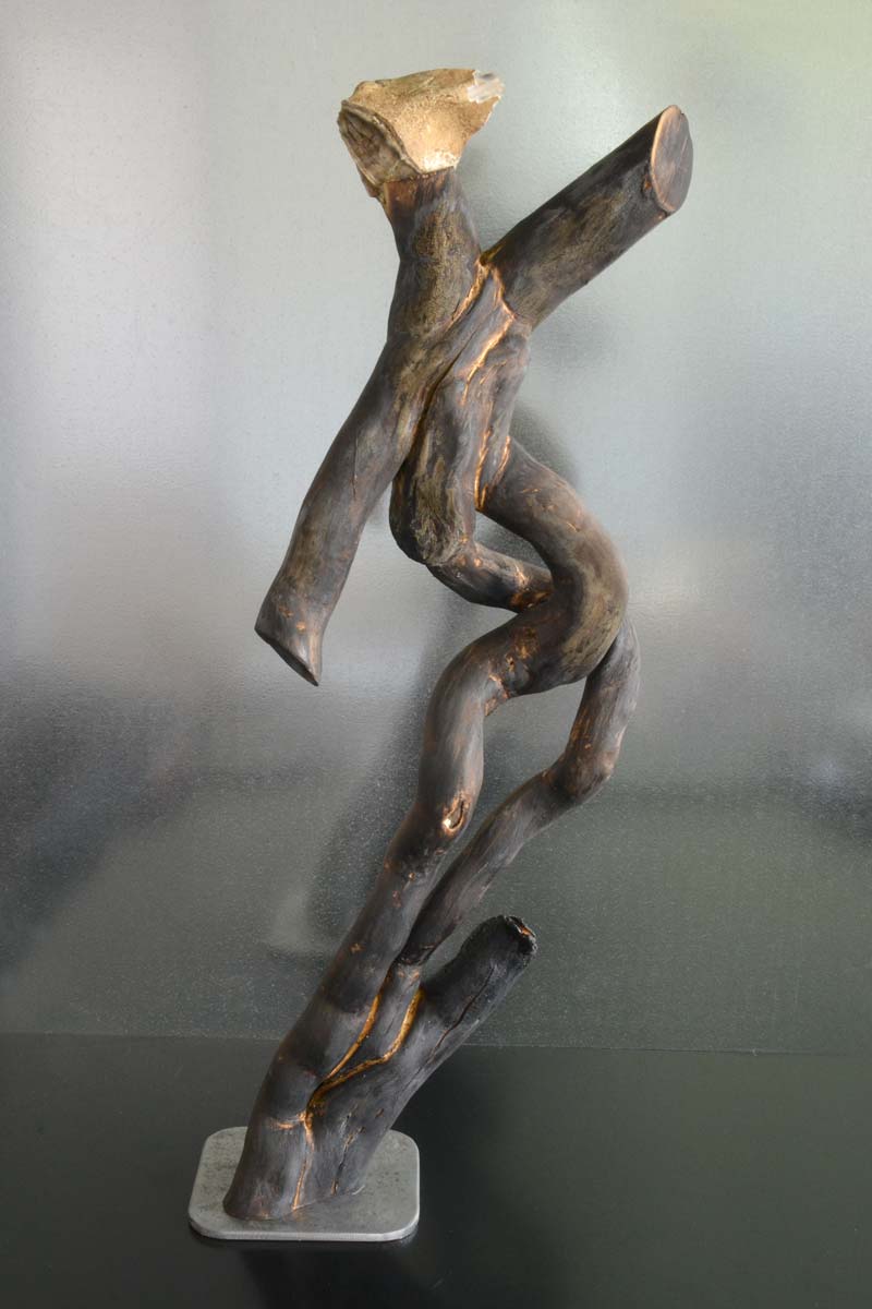 Sculpture en bois brulé par l'artiste Frédéric Ansermet.