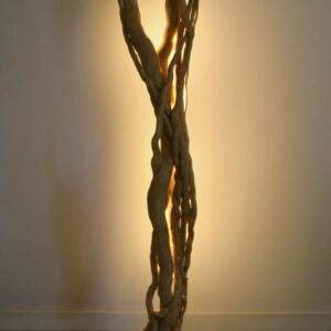 Luminaire LED en bois brut, bois flotté naturel par le sculpteur et artiste français Frédéric Ansermet