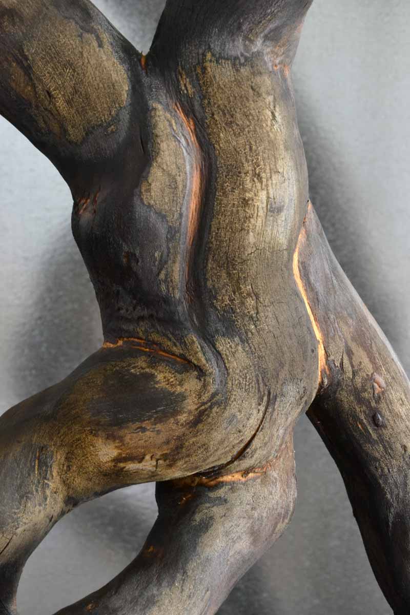 Sculpture en bois brulé par l'artiste Frédéric Ansermet.
